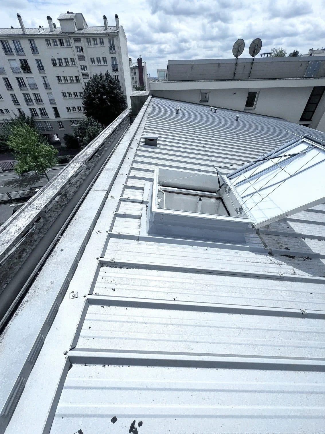 Installation de désenfumage dans un bâtiment par AIRSECURE à Paris et en Île-de-France